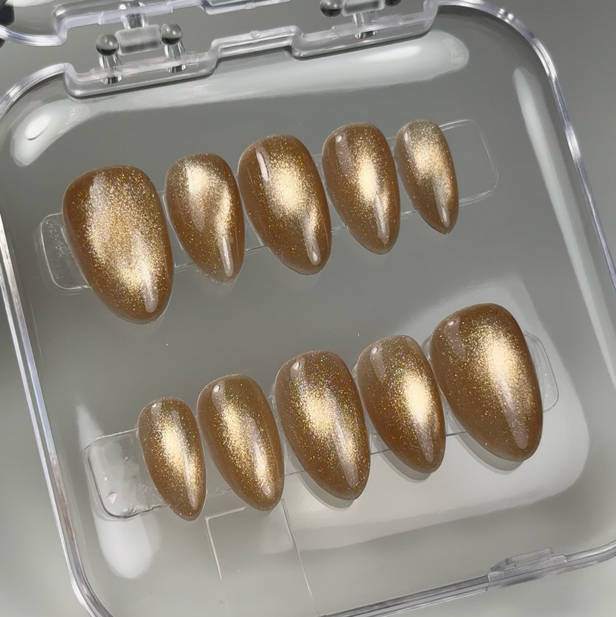 Golden Cat Eye – Short Almond 24-Piece Press-On Nail Set